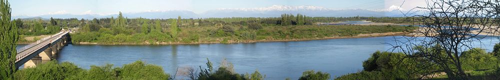 Panorama de la confluencia del Río Achibueno y el Río Loncomilla.  A la derecha se aprecia el Puente Sifón.