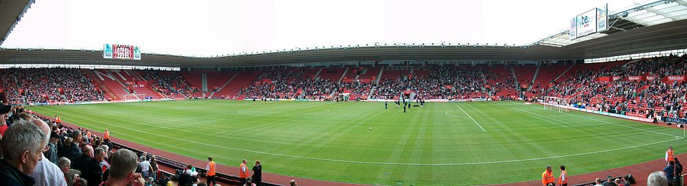 Vista panorámica del St Mary's Stadium, en un partido frente al Colchester United, en 2009.