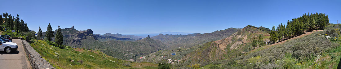Vista de la zona central de la isla, con los roques Nublo y Bentayga.