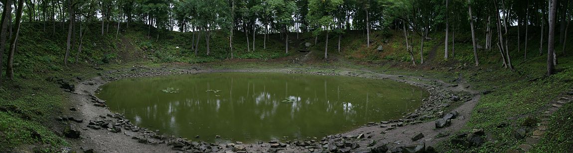  Foto panorámica del cráter de Kaali (2007)