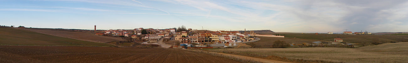 Fotografía panorámica de Terradillos. Realizada desde encima de un pequeño cerro a las afueras del pueblo.