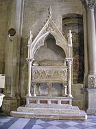 Duomo di arezzo, interno, sepolcro di gregorio X, inizi XIV secolo.JPG