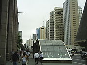 Avenida Paulista - Metrô e skyline.JPG