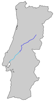 Localización aproximada de la boca del Nabão al abordar por la derecha al Zezere (en azul más intenso; el azul más  claro corresponde al tramo del Tajo). El Nabão confluye con el Zezere  casi en la confluencia de éste con el Tajo