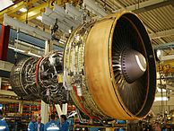 General Electric CF6, ejemplo de turbofán de alto índice de derivación, usado en aviones comerciales modernos.
