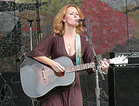 Allison Moorer at Bumbershoot 2007 01.jpg