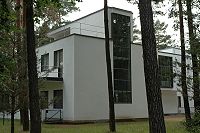 Bauhaus-Dessau Meisterhaeuser3.jpg