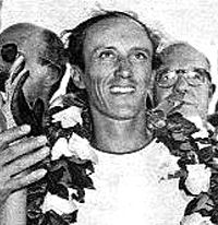 Enrique Díaz Sáenz Valiente al ganar los 1000 kilómetros de Buenos Aires en 1955.