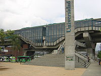 Estacion Universidad-Exterior-Medellin.JPG