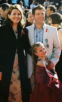 Sean Astin con su mujer y su hija.