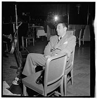 Guy Lombardo, fotografiado por William P. Gottlieb en el Hotel Waldorf-Astoria (1947)