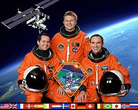Daniel Bursch (EE.UU.), Yuri Onufrienko (Rusia) y Carl Walz (EE.UU.)