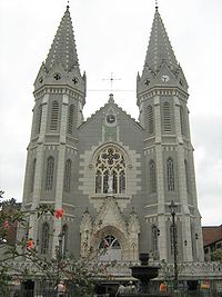 Iglesia de Nuestra Señora del Rosario-Donmatías.JPG
