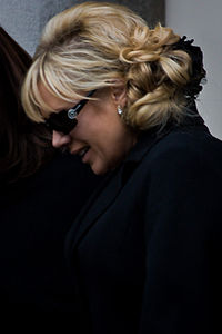 Letitia en el funeral de la actriz Wendy Richard en marzo del 2009