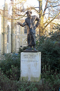 Estatua de bronce de Max Miller en Pavilio Gardens, Brighton