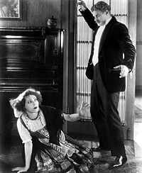 Alla Nazimova y Alan Hale, Sr. en "A Doll's House" (1922)
