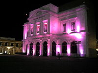 En el mes de octubre el Reloj Monumental de Pachuca (Arriba), el Teatro Hidalgo Bartolomé de Medina (Abajo) y el Monumento a la Victoria del Viento fueron iluminados de rosa como símbolo de la unión a la campaña mundial de la lucha contra el cáncer de mama.[83] 