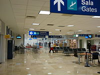Villahermosa Aeropuerto Internacional Sala de llegada.jpg
