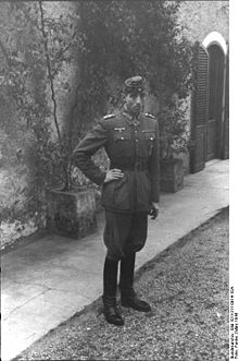 Bundesarchiv Bild 101I-311-0914-10A, General Fridolin v. Senger und Etterlin.jpg