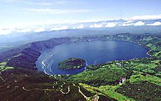 Lago de Coatepeque y la isla Teopán
