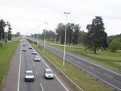 Autopista Ezeiza - Cañuelas en Vicente Casares hacia el sudoeste.jpg