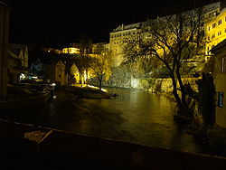 Český Krumlov, pohled na Vltavu z mostu.jpg
