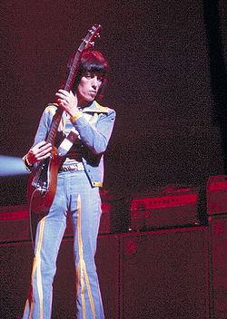 Bill Wyman - Rolling Stones - 1975.jpg