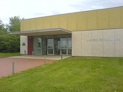 Entrada del Museo Nacional y Centro de Investigación de Altamira.JPG