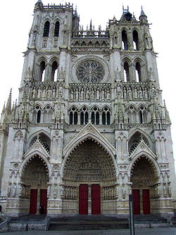 Facade de la cathedrale d'Amiens.jpg