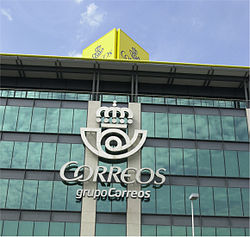 Fachada edificio principal Correos Madrid.jpg