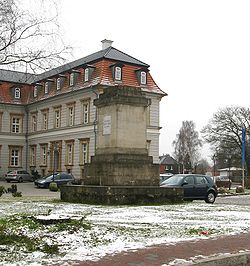 Gedenkstein Geschwister Scholl (ehemals Kriegerdenkmal) Neustadt-Glewe.jpg