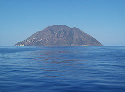 Isola Alicudi by Figiu.jpg