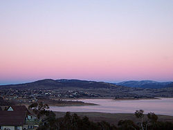 Vista de Jindabyne desde el lago homónimo.