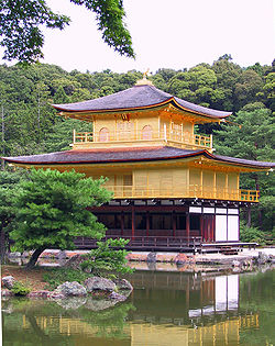 Kinkaku-ji Gold Pavilion close-up.jpg