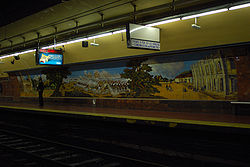 Línea E, andén y su mural en la estación Gral. Urquiza (Buenos Aires, septiembre 2008).jpg