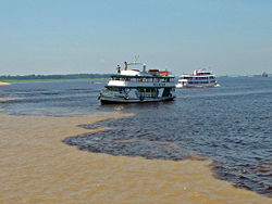 Manaus Encontro das aguas 10 2006 105 xoom8x6.jpg