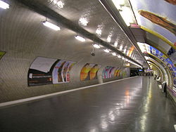 Metro 1 Porte de Vincennes quai.JPG