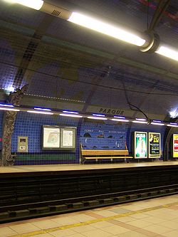 Metro Lisboa Lisbon station Parque linha azul.jpg