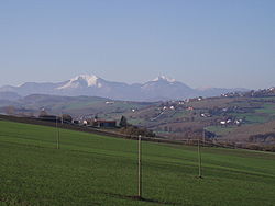 Monte Catria - Visto da Ripalta di Arcevia.JPG