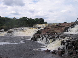 Orinduik Falls Sept 2007.JPG