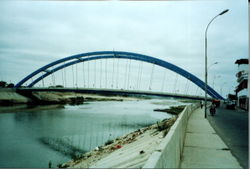 Puente Bolognesi vista lateral.JPG