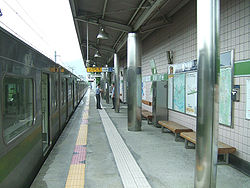 Seoul-Metropolitan-Rapid-Transit-7-JangAm-station-platform.jpg