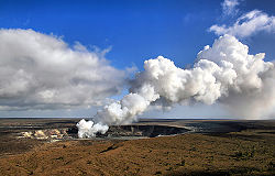 Sulfur dioxide emissions from the Halemaumau vent 04-14-08 1.jpg