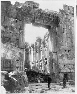 Temple of Jupiter, Baalbek, (PD).jpg