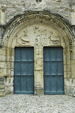 Portada de la iglesia de Trélou-sur-Marne.
