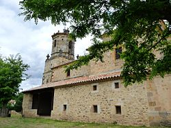 Villaverde del Monte - Iglesia de San Pedro Apóstol - Lateral.jpg