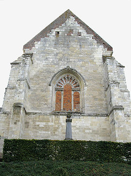 Burelles église fortifiée et monument-aux-morts 1.jpg