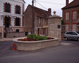 Camus Monument in Villeblevin France 17-august-2003.1.JPG