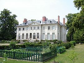 Eaubonne - Chateau de la Chesnaie.jpg