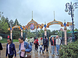 Entrance of Disneyland Paris.jpg
